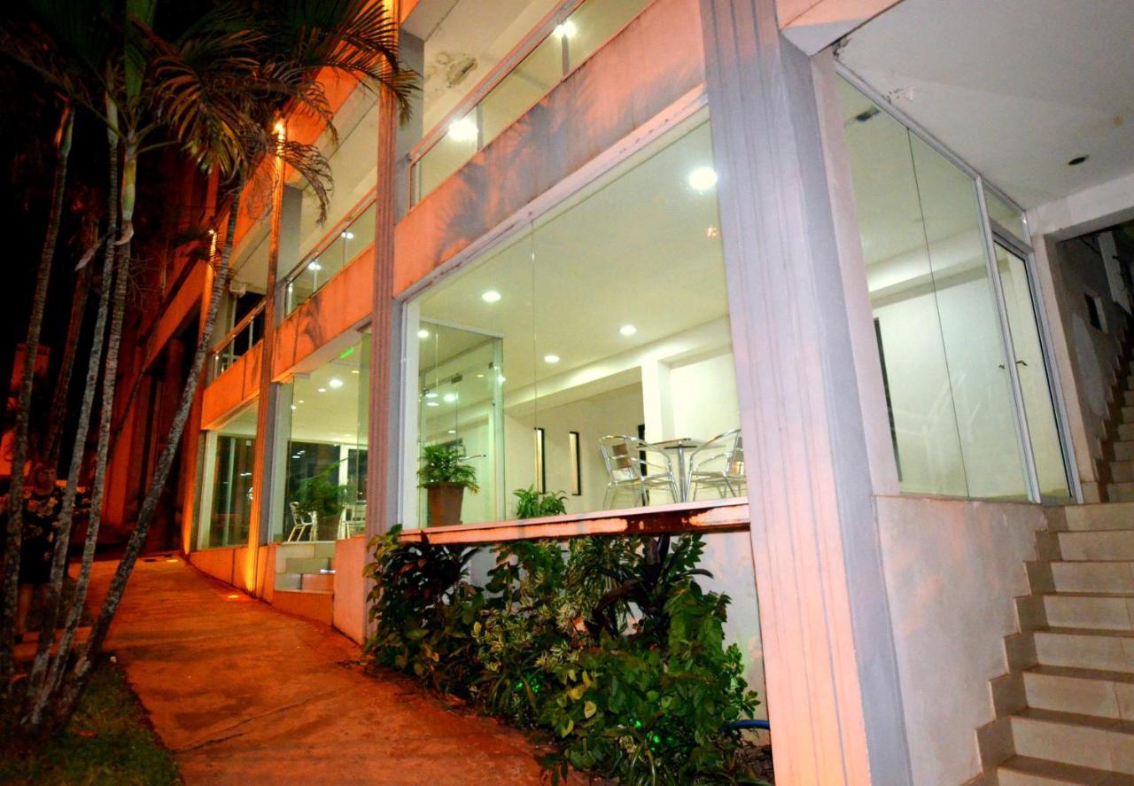 Hosteria Casa Blanca Iguazu ปูแอร์โตอีกวาซู ภายนอก รูปภาพ