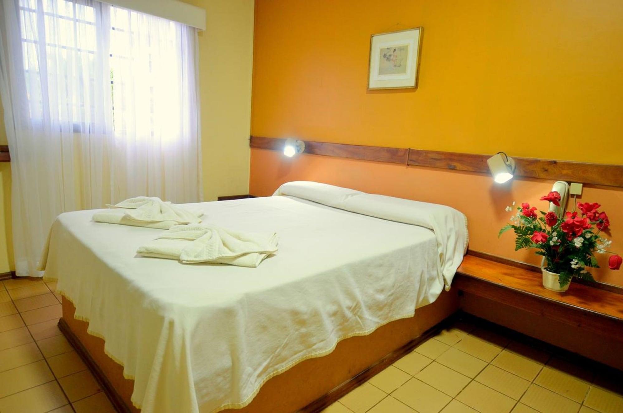 Hosteria Casa Blanca Iguazu ปูแอร์โตอีกวาซู ภายนอก รูปภาพ