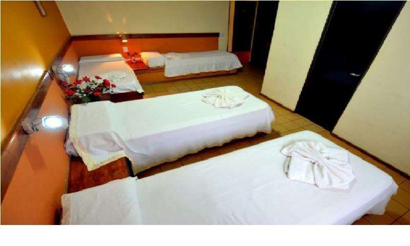 Hosteria Casa Blanca Iguazu ปูแอร์โตอีกวาซู ภายนอก รูปภาพ